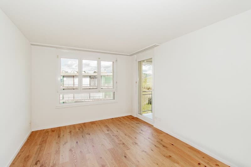 5.5-room attic apartment with a far-reaching view to Lake Constance (5)