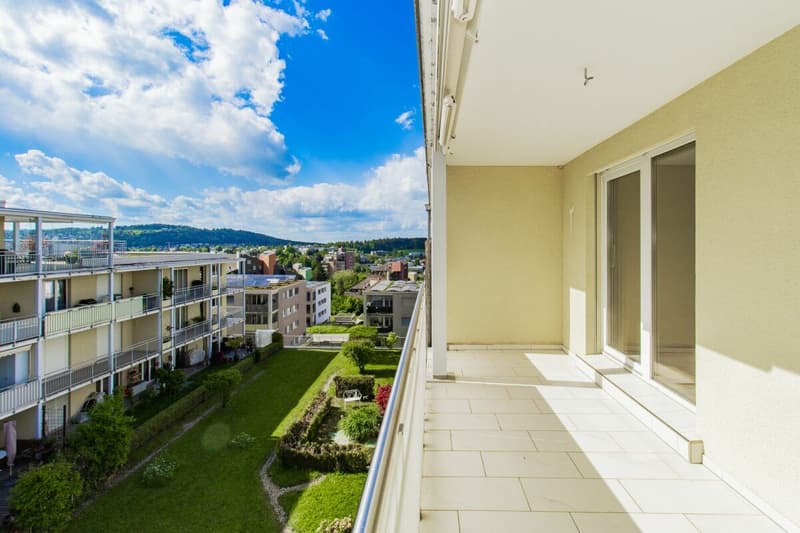 5.5-room attic apartment with a far-reaching view to Lake Constance (13)