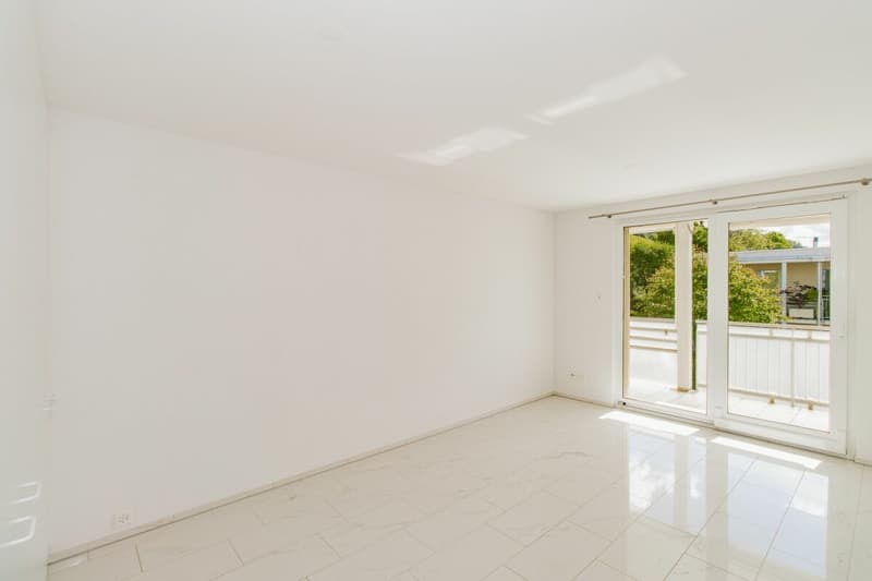 5.5-room attic apartment with a far-reaching view to Lake Constance (8)