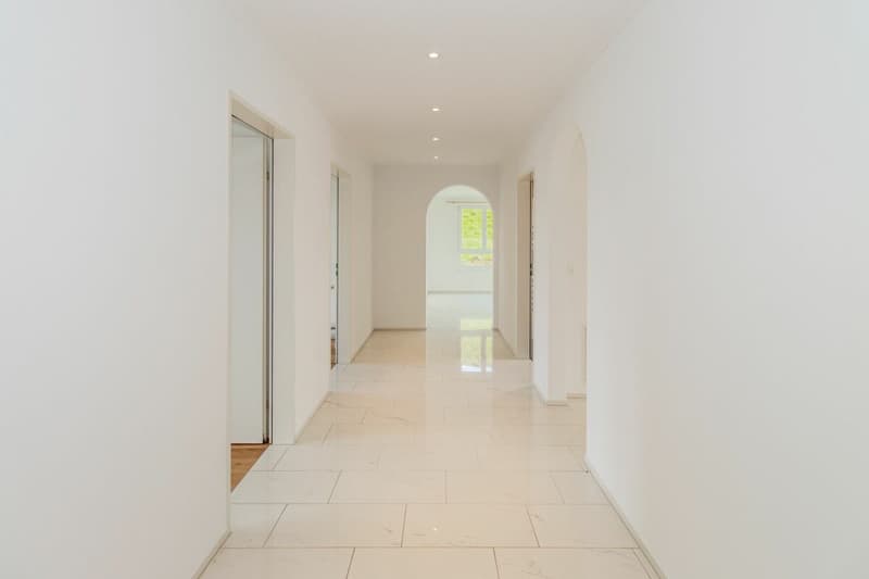 5.5-room attic apartment with a far-reaching view to Lake Constance (9)