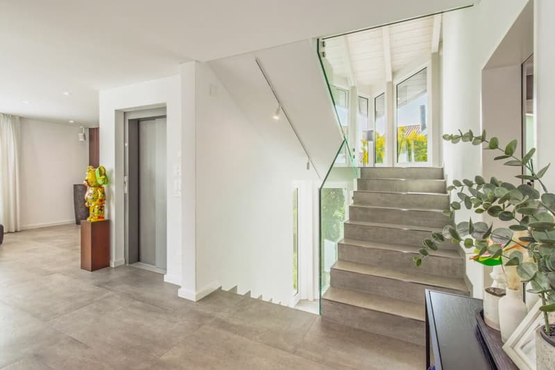 Luxuriöse Villa mit weitläufigem Grundstück, Pool und Privatsphäre (8)