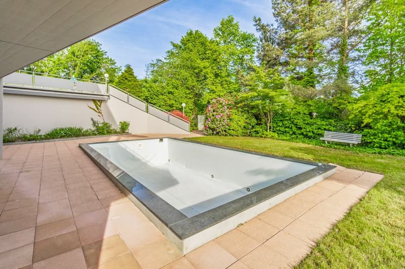 Luxuriöse Villa mit weitläufigem Grundstück, Pool und Privatsphäre (16)