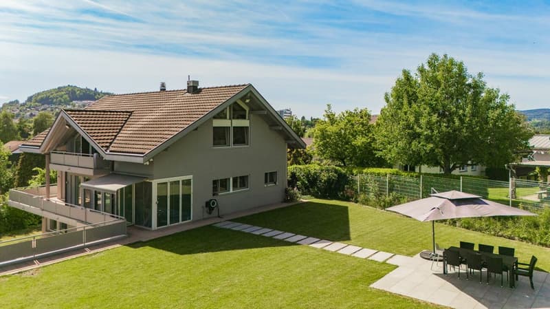 Luxuriöse Villa mit weitläufigem Grundstück, Pool und Privatsphäre (4)