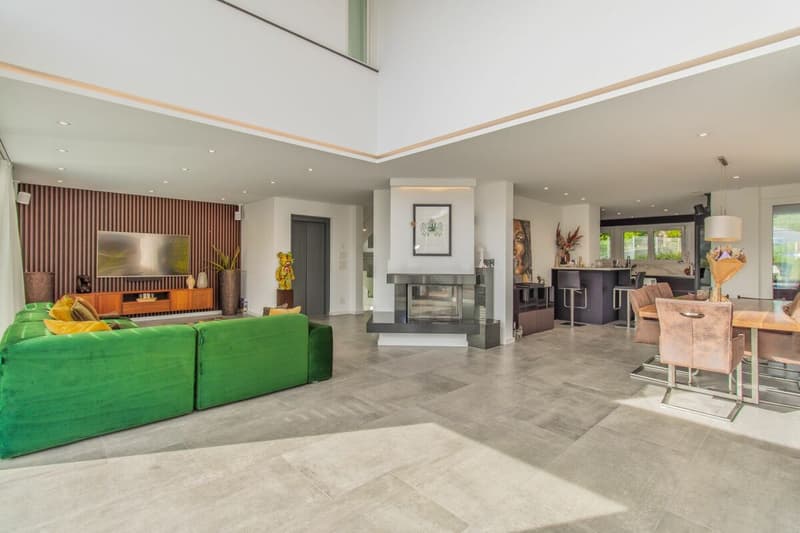 Luxuriöse Villa mit weitläufigem Grundstück, Pool und Privatsphäre (10)