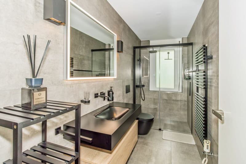 Luxuriöse Villa mit weitläufigem Grundstück, Pool und Privatsphäre (14)