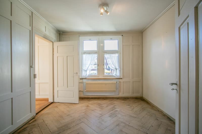 Günstige Altbau Wohnung an zentraler Lage (2)
