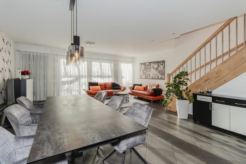 Grosszügiges 5.5-Zimmer-Reiheneinfamilienhaus in Seenähe (7)