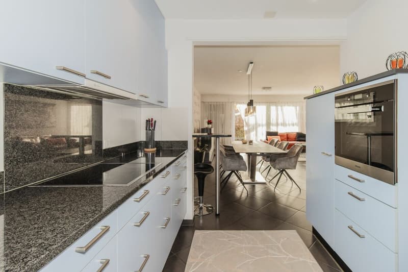 Grosszügiges 5.5-Zimmer-Reiheneinfamilienhaus in Seenähe (6)