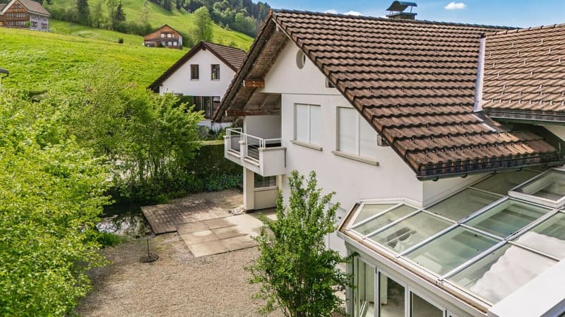 Grosses 6.5-Zimmer-Doppeleinfamilienhaus an bevorzugter Wohnlage - modernisiert und sofort bezugsbereit (13)