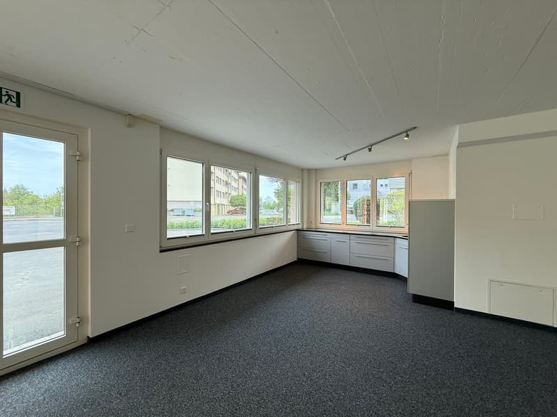 Flexible Gewerbefläche (ca. 300 m²) mit Büro- und Lageranteil in Wollerau (5)