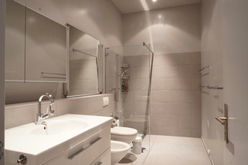 Badezimmer mit Dusche