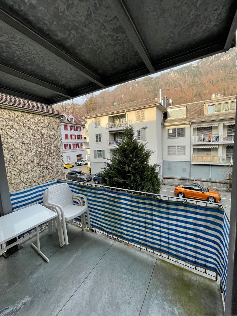 Charmante 2-Zimmer-Altbauwohnung an zentraler Lage in Glarus (6)