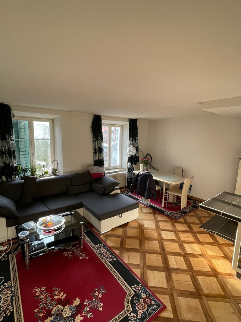 Charmante 2-Zimmer-Altbauwohnung an zentraler Lage in Glarus (1)