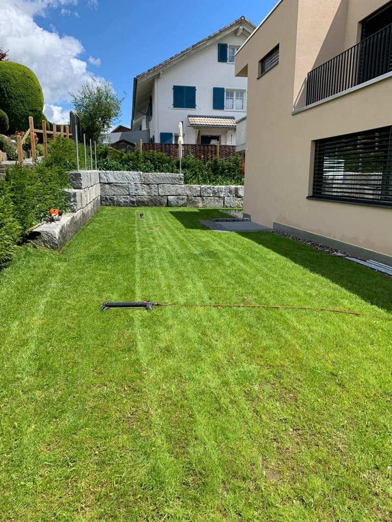 Exklusives 5.5-Zimmer-Einfamilienhaus mit hochwertigem Eigentumsstandard und grosszügigem Garten (16)