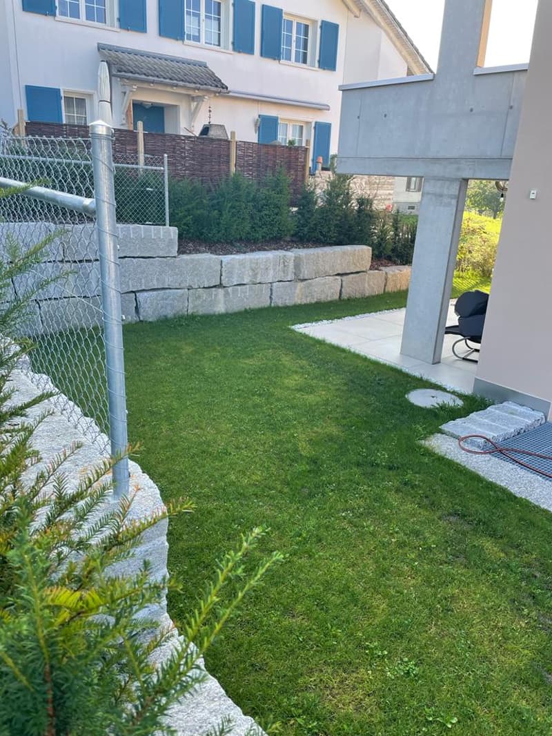 Exklusives 5.5-Zimmer-Einfamilienhaus mit hochwertigem Eigentumsstandard und grosszügigem Garten (17)