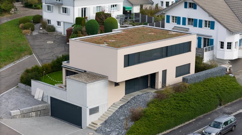 Exklusives 5.5-Zimmer-Einfamilienhaus mit hochwertigem Eigentumsstandard und grosszügigem Garten (21)