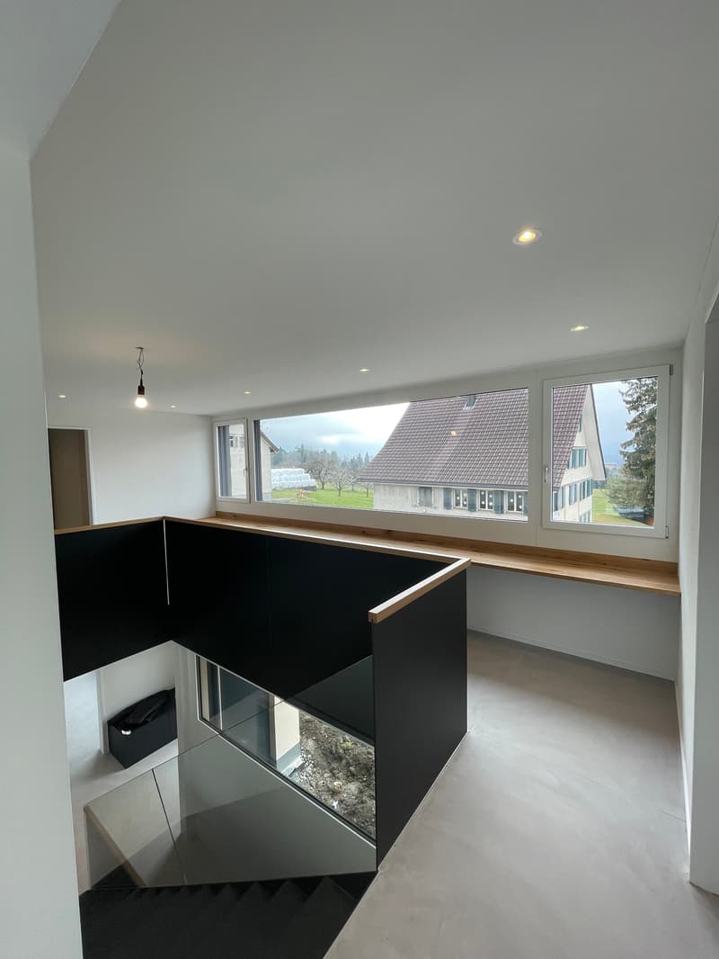 Exklusives 5.5-Zimmer-Einfamilienhaus mit hochwertigem Eigentumsstandard und grosszügigem Garten (14)