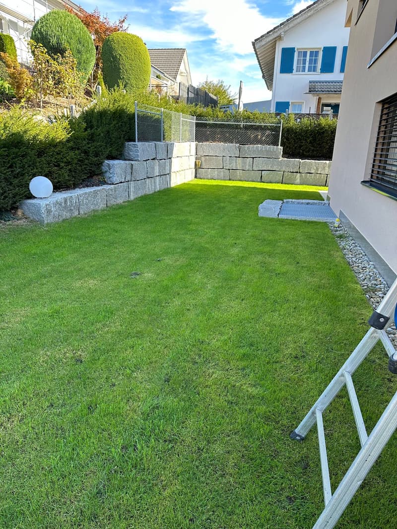 Exklusives 5.5-Zimmer-Einfamilienhaus mit hochwertigem Eigentumsstandard und grosszügigem Garten (18)