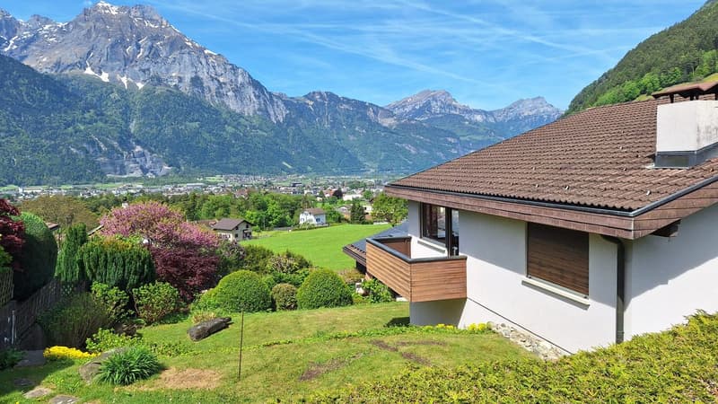 Casa unifamiliare con vista da sogno e dintorni (1)
