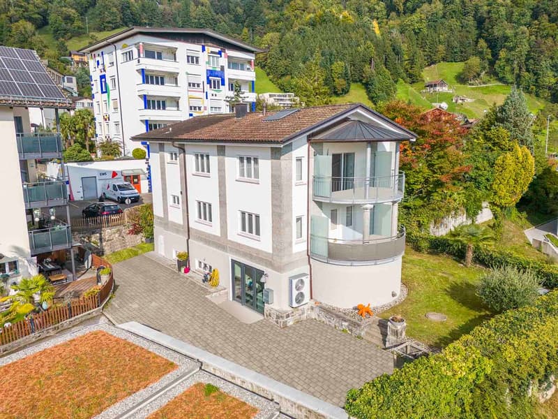 Charismatisches Mehrfamilienhaus mit zwei Wohneinheiten und einer Gewerbefläche (1)