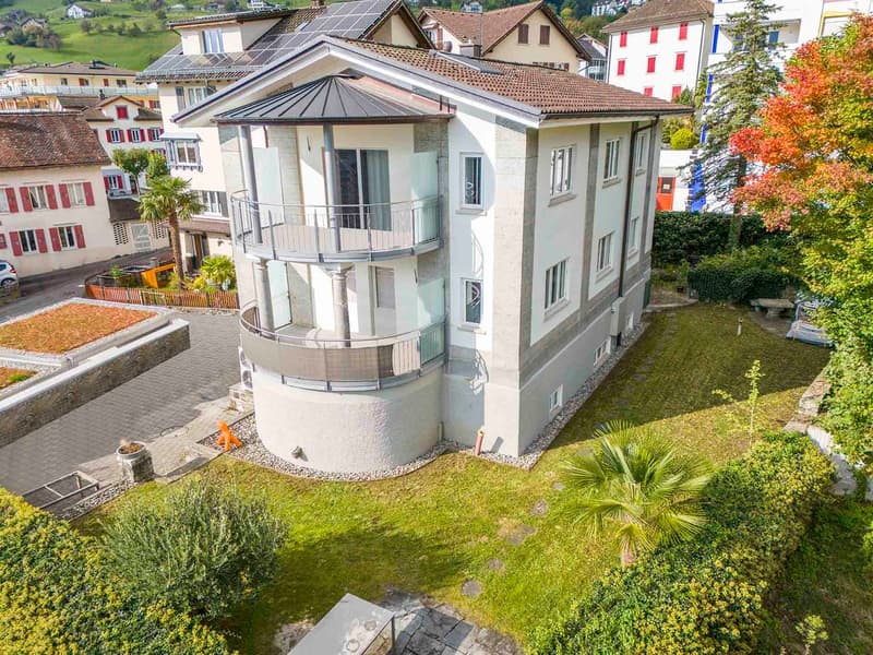 Charismatisches Mehrfamilienhaus mit zwei Wohneinheiten und einer Gewerbefläche (8)