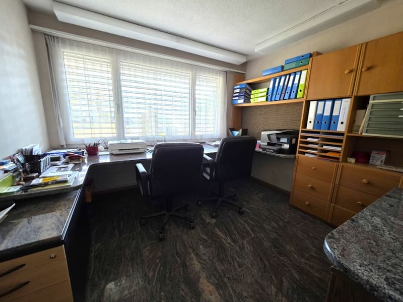 Büro im Durchgang zum Wohnhaus