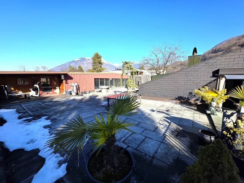 Grosse Dachterrasse (159m2 - Zugang aus Wohnbereich)