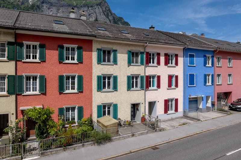 7.5 Zimmer Reihenhaus mit besonderem Flair (1)