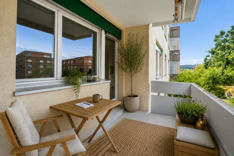 Stylisch renovierte 3½-Zimmer-Wohnung mit Balkon und grünem Ausblick (1)
