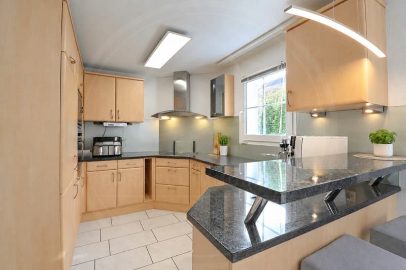 Freistehendes 5½-Zimmer-Einfamilienhaus mit Garten und 2 Tiefgaragenparkplätzen (4)