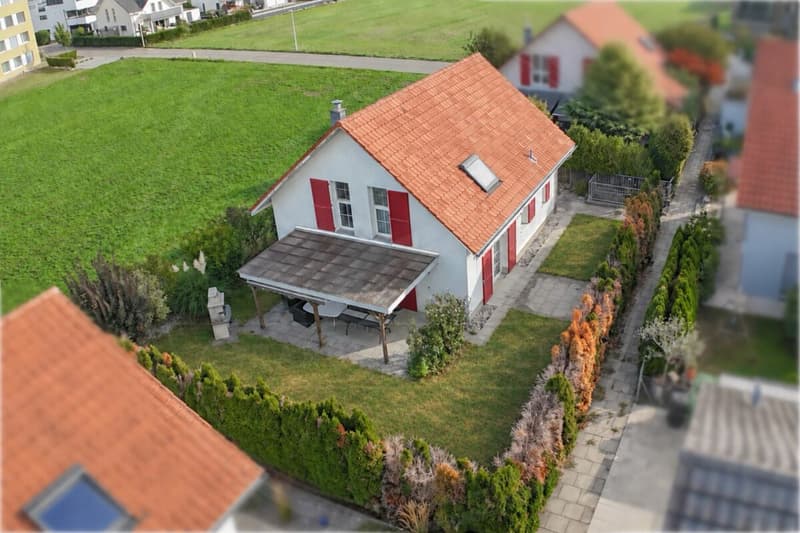 Freistehendes 5½-Zimmer-Einfamilienhaus mit Garten und 2 Tiefgaragenparkplätzen (1)