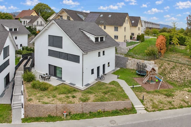 Grosszügiges Doppeleinfamilienhaus mit viel Platz für die ganze Familie in Birrhard (12)