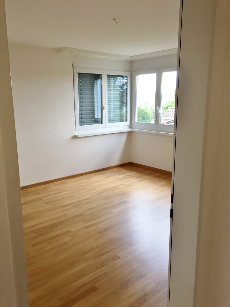 Sonnige 3.5-Zimmer-Wohnung mit Balkon in Obfelden (4)