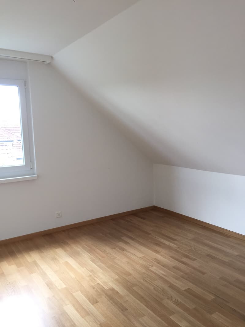 Sonnige 3.5-Zimmer-Wohnung mit Balkon in Obfelden (2)