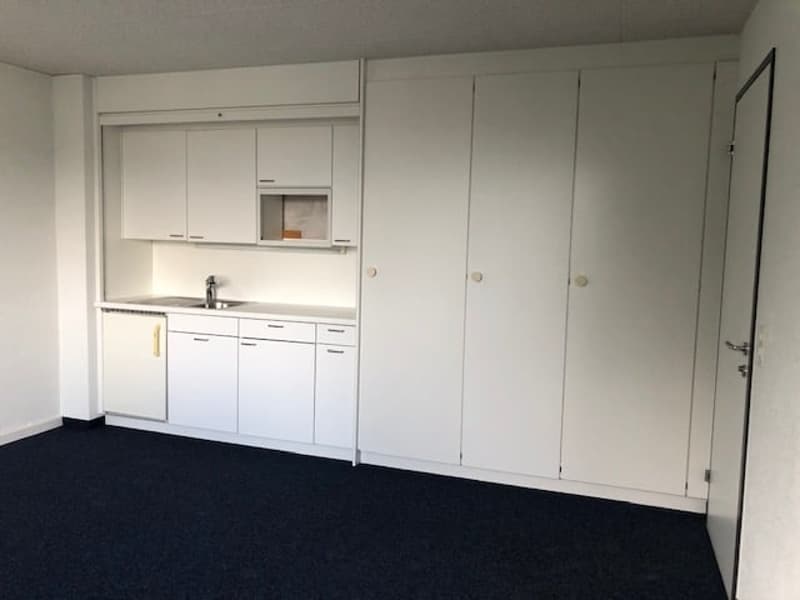 Büroraum mit kleiner Küche (2)