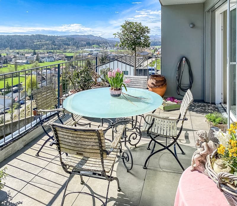 Dreamy 4.5 room apartment with a wonderful view and many parking spaces (9)