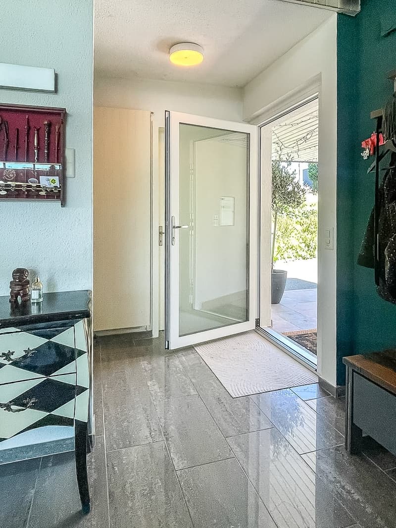 Detached house with separate entrance on the garden floor (ideal for practice, office, etc.) and hobby room (3)