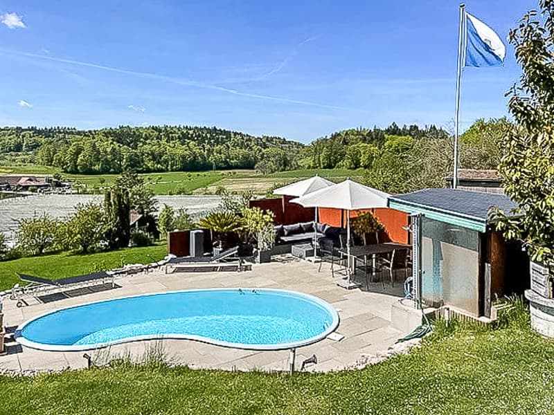 Traumhaftes EFH mit Pool und privatem Waldstück an herrlicher Aussichtslage (2)