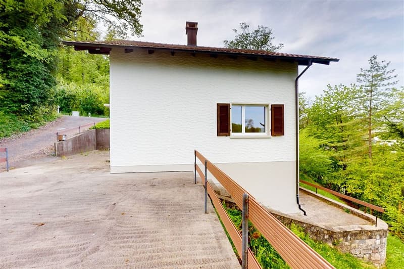 Herziges 4.5 Zi-Haus, 130 m², am Waldrand, Ausblick ins Grüne, Hanglage, an der Grenze zu Aarau (1)