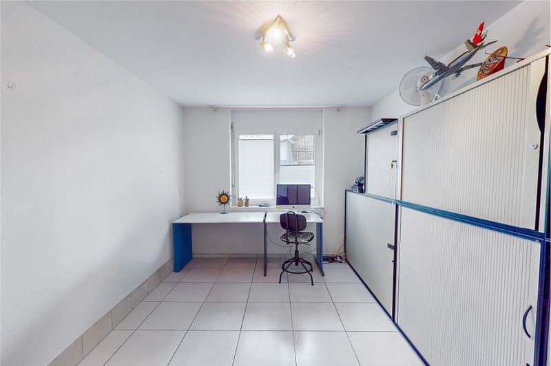 Appartement 5½ pièces, ascenseur, place de parking souterrain incluse, vue sur le lac, balcon vitré, grande cuisine (11)
