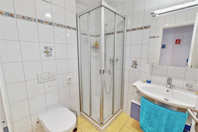 Appartement 5½ pièces, ascenseur, place de parking souterrain incluse, vue sur le lac, balcon vitré, grande cuisine (4)