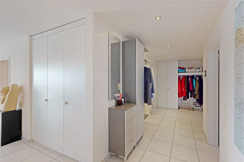 Appartement 5½ pièces, ascenseur, place de parking souterrain incluse, vue sur le lac, balcon vitré, grande cuisine (8)