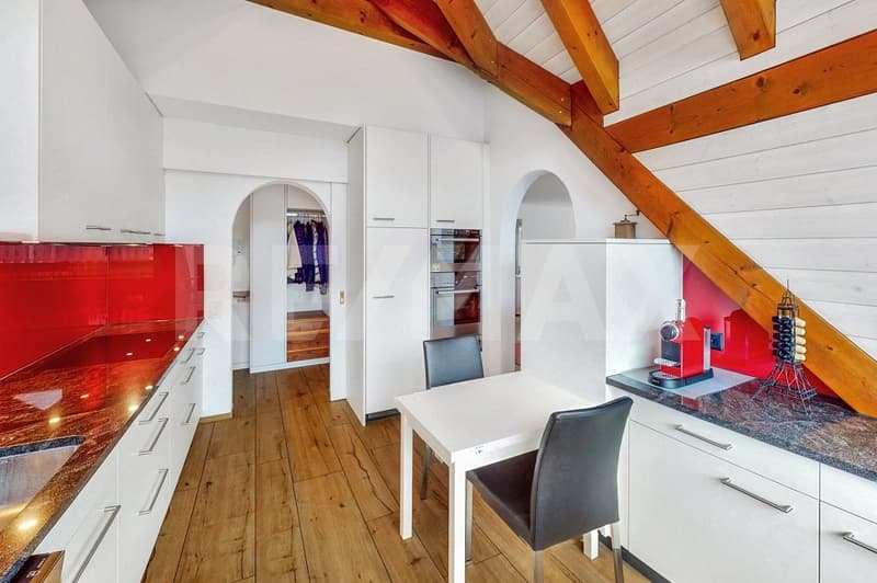 Maisonnette en mansarde de 4,5 pièces, NWF 135 m², 2 balcons avec vue, 3 WC, 2 places de parking en garage, 2 caves, près de l'hôpital (8)