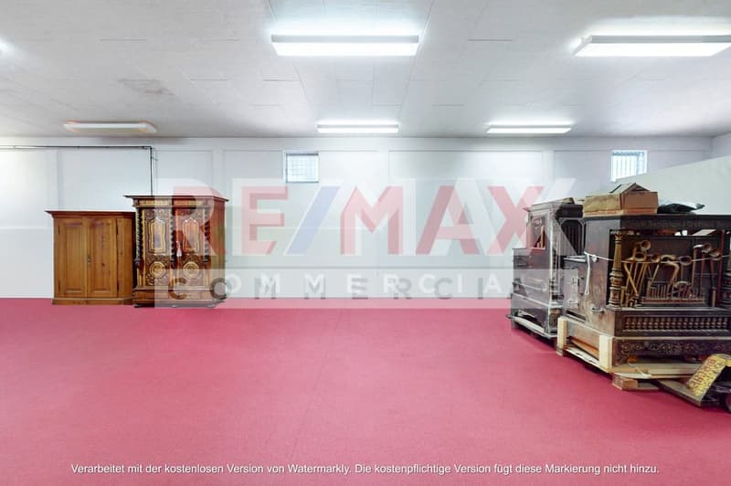 Commercial building on the ground floor, for showroom, loft office, practice, studio, H 3.5 m, 383 m² & 3.5 room apartment on the top floor (3)