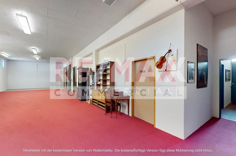 Commercial building on the ground floor, for showroom, loft office, practice, studio, H 3.5 m, 383 m² & 3.5 room apartment on the top floor (4)