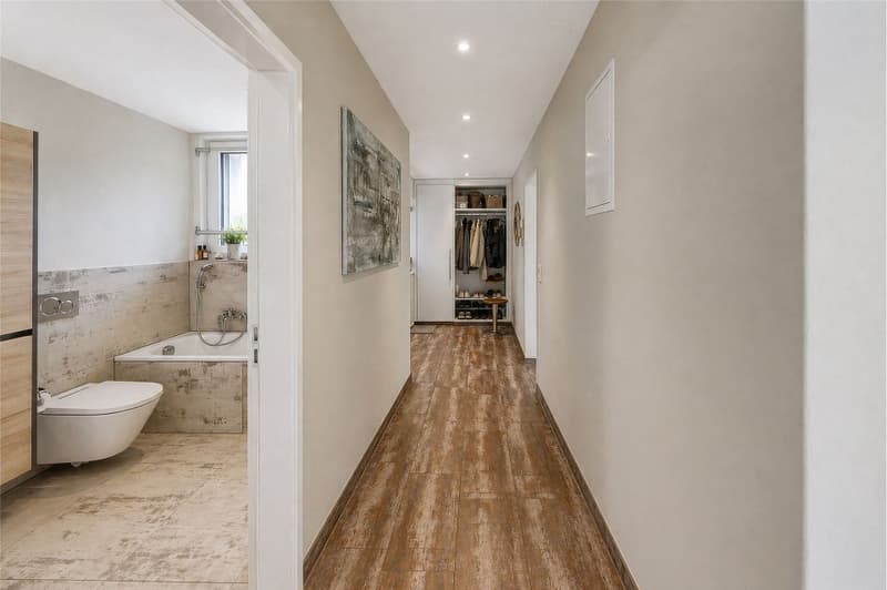 3.5 room apartment with 97.5 m², elevator, near public transport, shopping, school and nature, good condition (9)