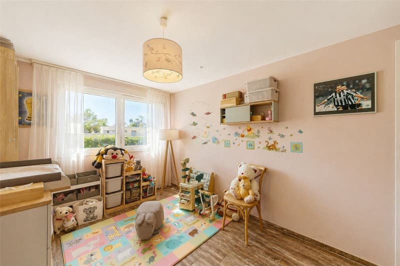 3.5 room apartment with 97.5 m², elevator, near public transport, shopping, school and nature, good condition (6)