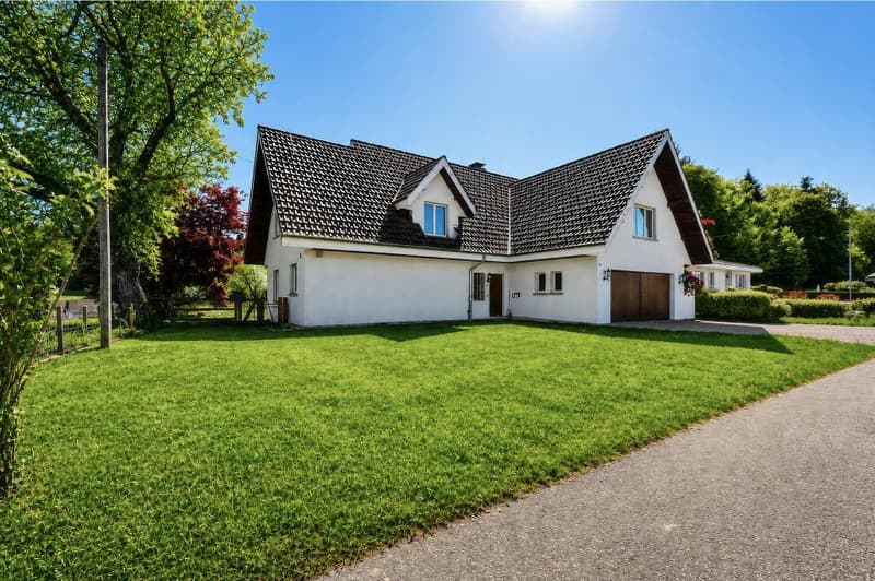 Characterful 8-room single-family house with unobstructable views, proximity to the forest, cul-de-sac, photovoltaic system (9)