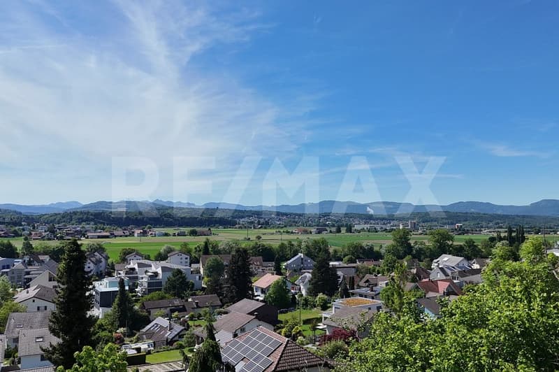 Near Aarau, A1 / A2 Mittelland intersection, excellent preferred villa hillside location with far-reaching views, 3 REFH (1)