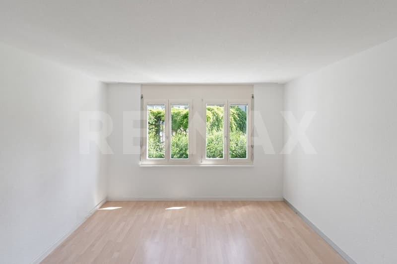Appartement de jardin moderne 4.5 pièces avec grand jardin, salle de loisirs séparée et 2 places de parking souterraines à Niedergösgen (4)